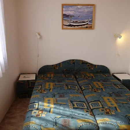 Hébergement de vacances In 19326 *