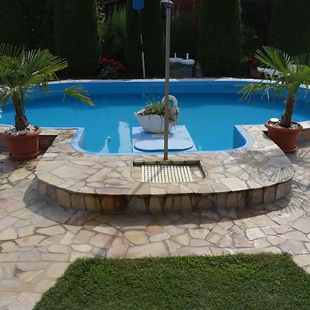 Hébergement de vacances In 19326 *