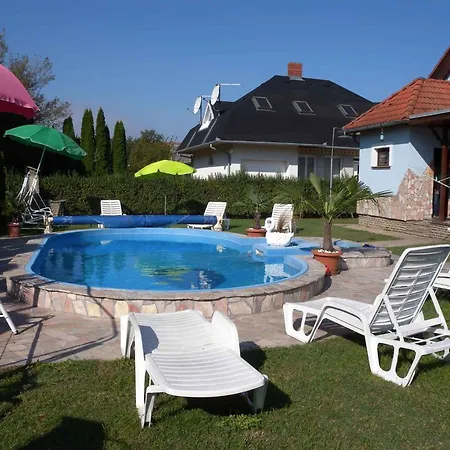 Hébergement de vacances In 19326