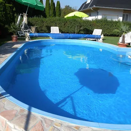 Hébergement de vacances In 19326 *